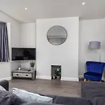 Superb, Newly Extended House Near Peak District